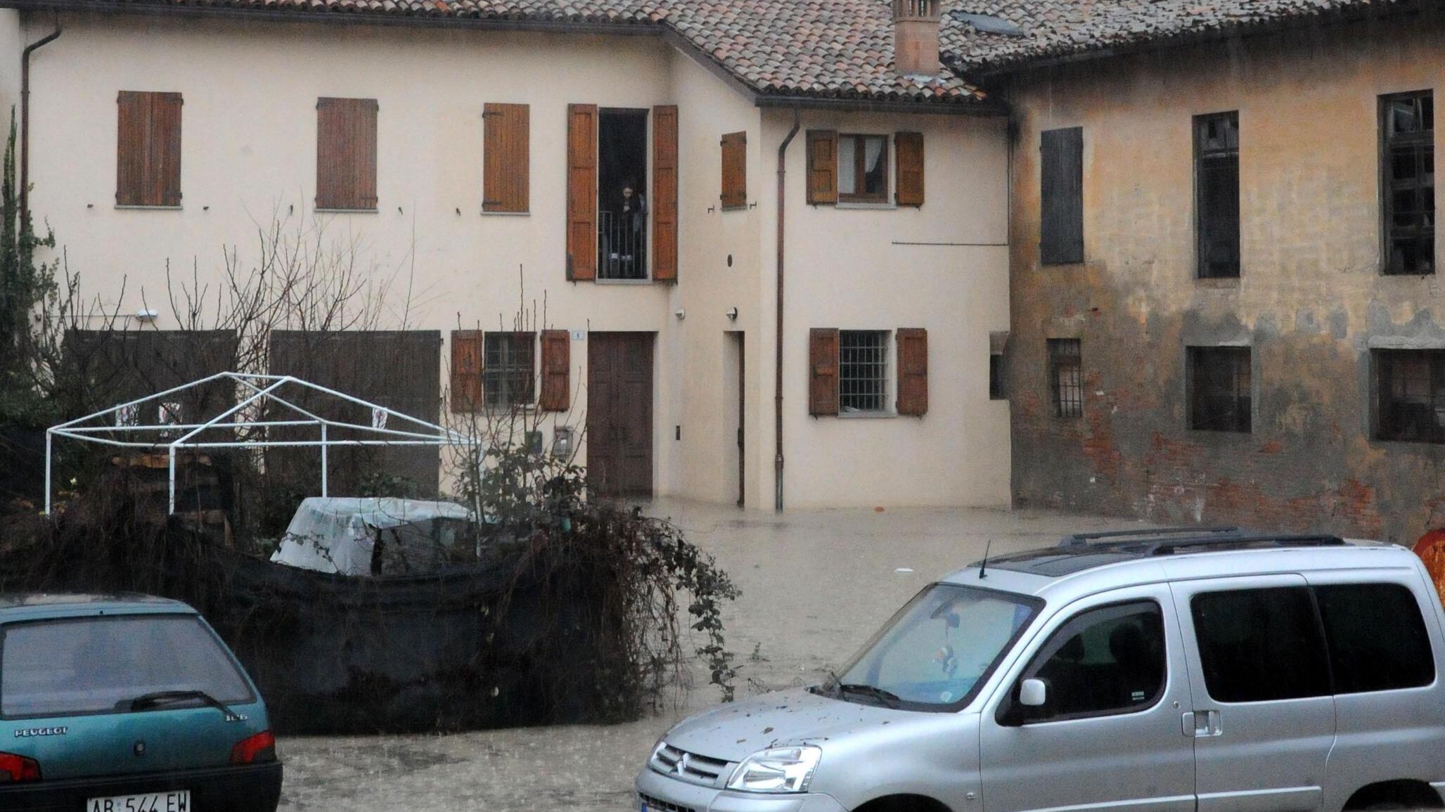 Il maltempo flagella l'Italia: due dispersi a Modena e Genova