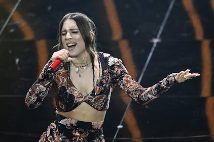 Sanremo 2024: ecco il look della terza serata del Festival di Angelina Mango 7