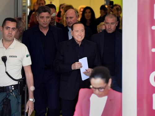 Silvio Berlusconi dimesso dall'ospedale: "Temevo di essere arrivato alla fine. Invece ripresa formidabile"