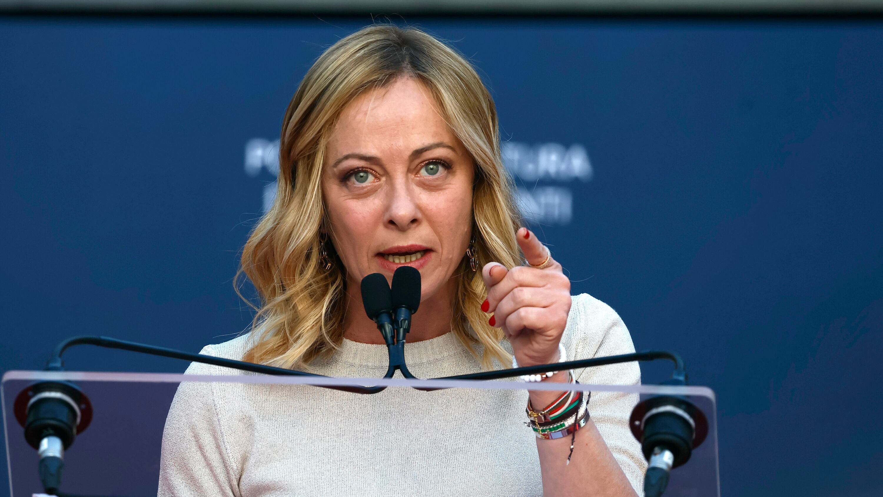 "Gli influencer non sono un modello". La stoccata di Meloni a Ferragni e l’orgoglio italiano