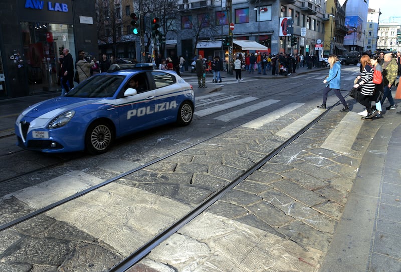 Urtata da tram in centro Milano, la 20enne è in prognosi riservata 6