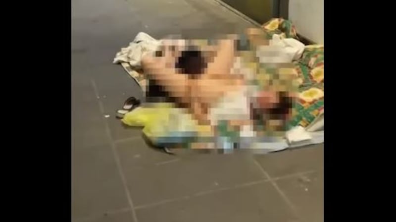 Sesso in strada a Napoli