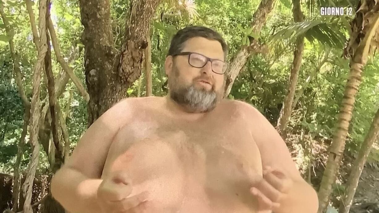 Mario Adinolfi fa infuriare Nunzio. E cco cosa è successo all'Isola dei Famosi