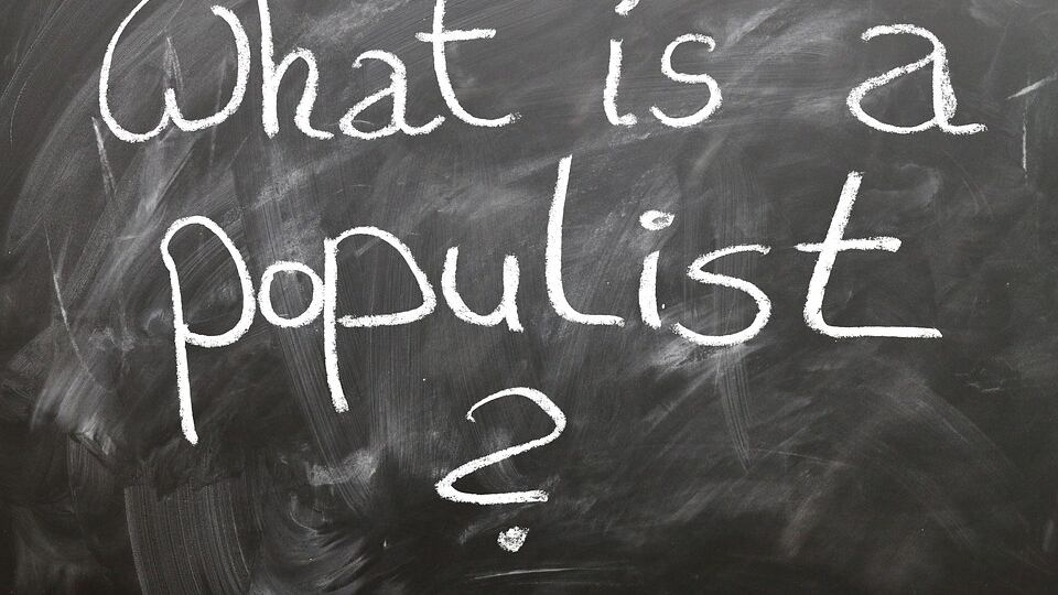Gli slogan antipopulisti sono i migliori amici dei populisti moderni