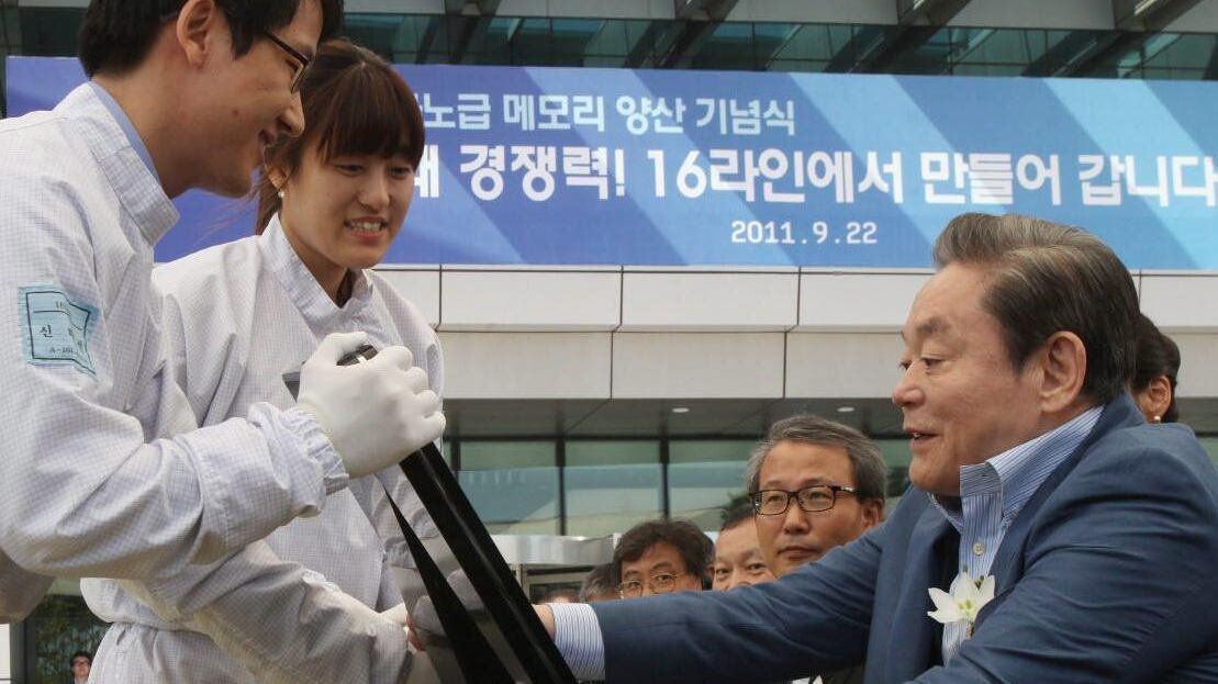 Samsung quota la holding e prepara il cambio al vertice