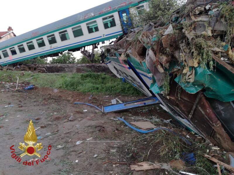 Treno contro un Tir nel Torinese