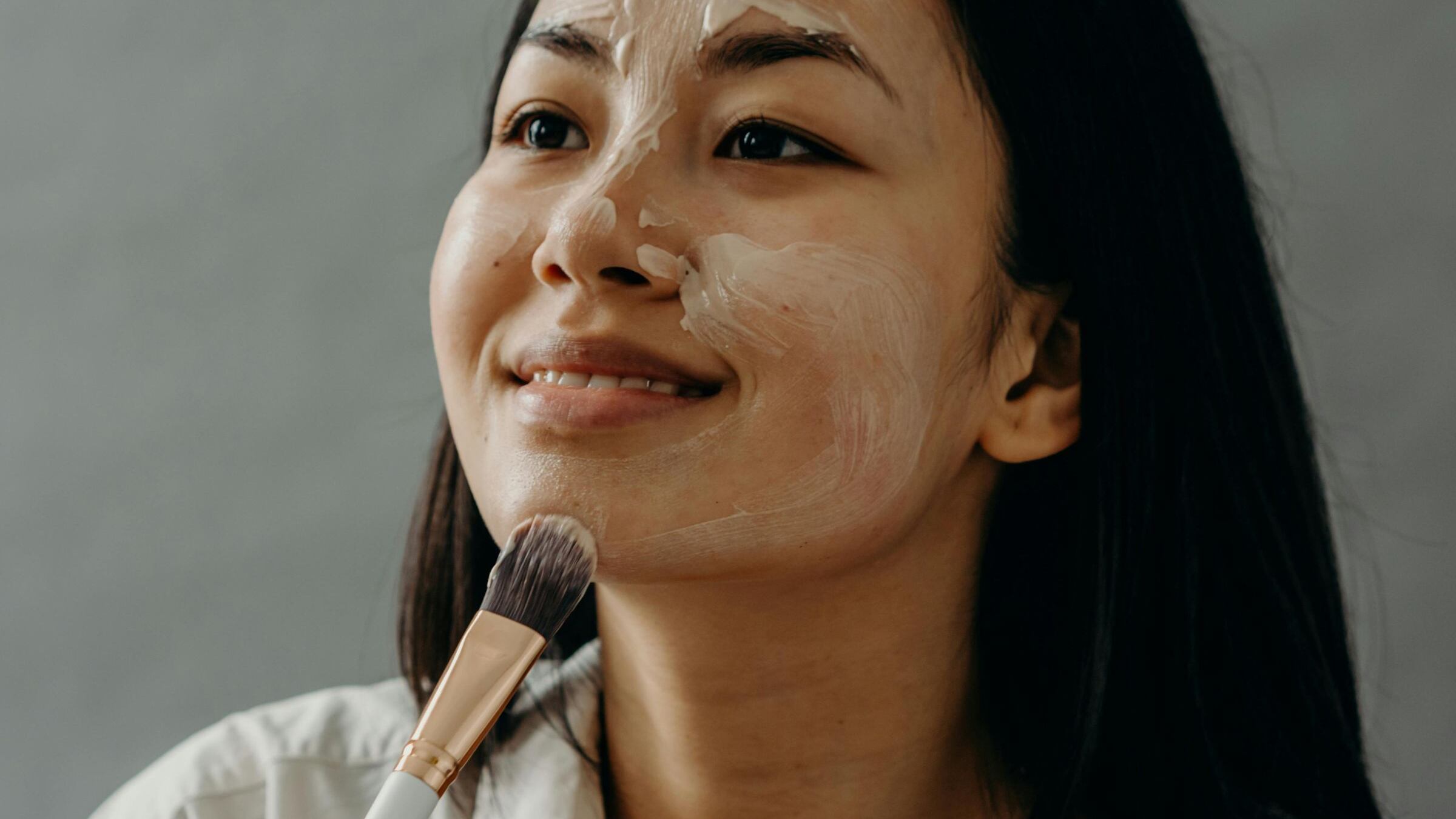 Pelle, 6 segnali che indicano che è tempo di fare un peeling al viso