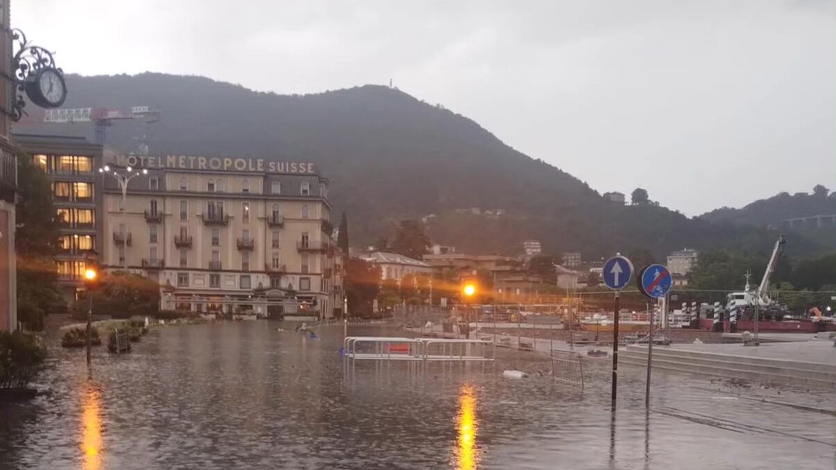 Forti piogge, alberi caduti, esonda il Lago di Como. Nord Italia colpito dal maltempo
