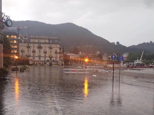 Forti piogge, alberi caduti, esonda il Lago di Como. Nord Italia colpito dal maltempo