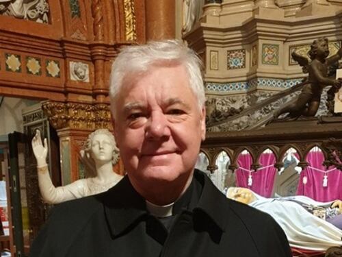 Mueller tuona: "Il Papa non può abolire celibato dei preti"