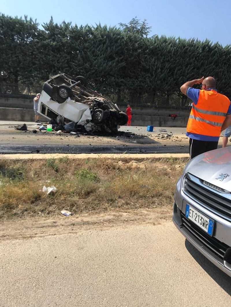 Tragedia a Foggia: scontro contro un tir, muoiono undici braccianti 3
