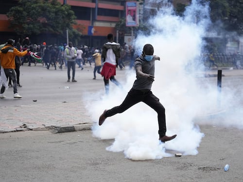 Il Kenya alza le tasse: assalto al Palazzo