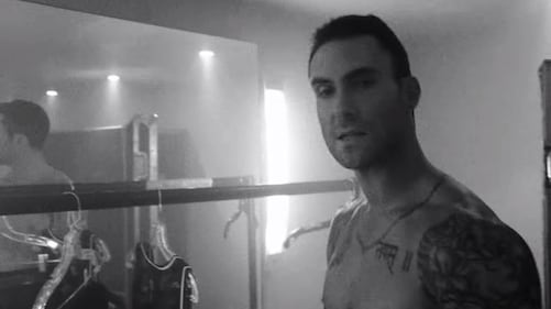 Adam Levine dei Maroon 5 nudo nel nuovo video 5