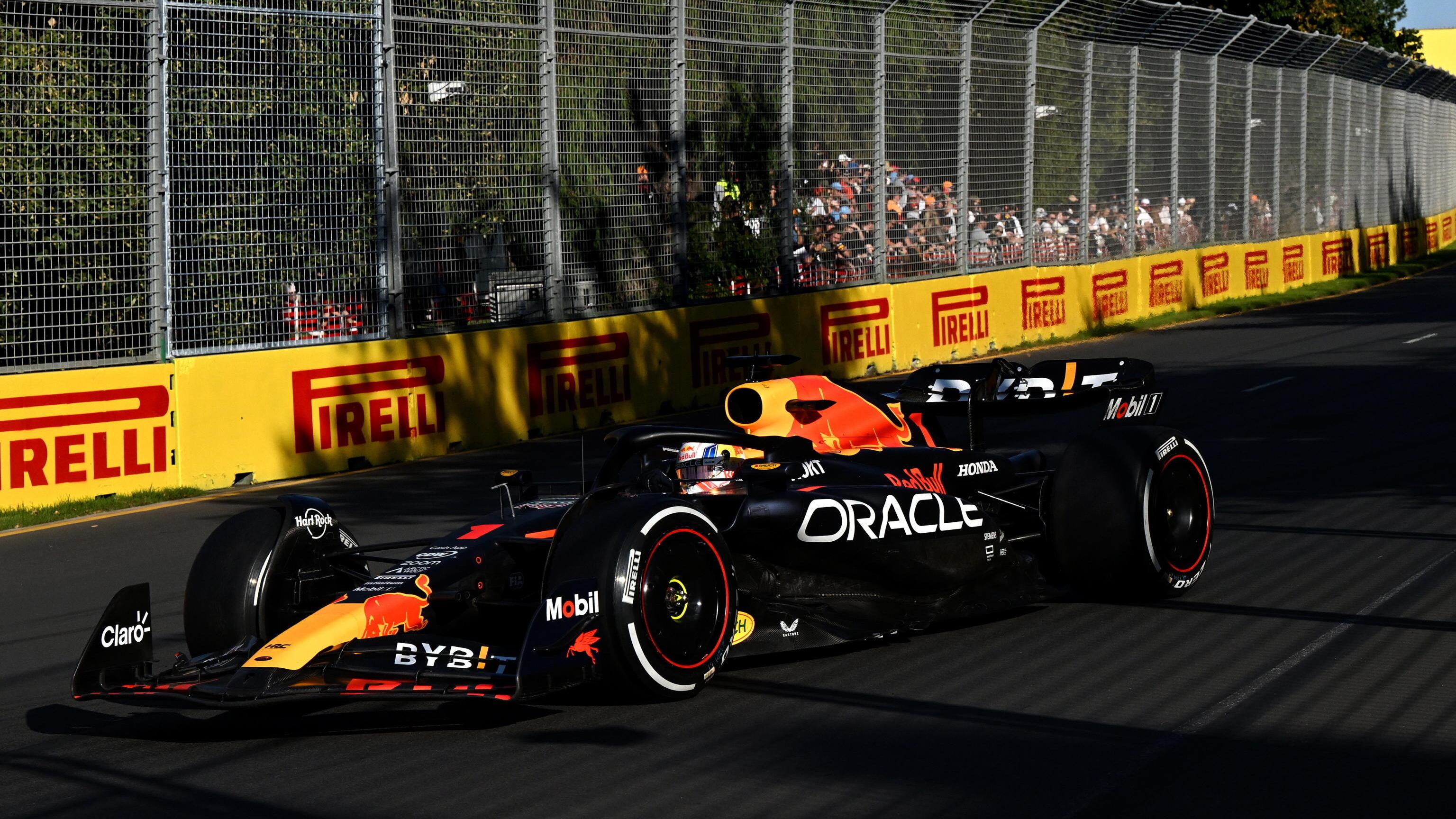 Australia, succede di tutto. Vince Verstappen, Leclerc fuori
