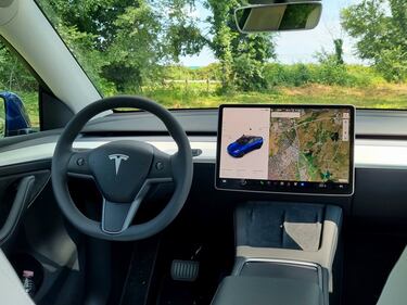 Tesla Model Y RWD 2023, guarda la galleria fotografica  15