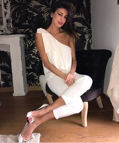 Cristina Buccino, scollatura hot 5