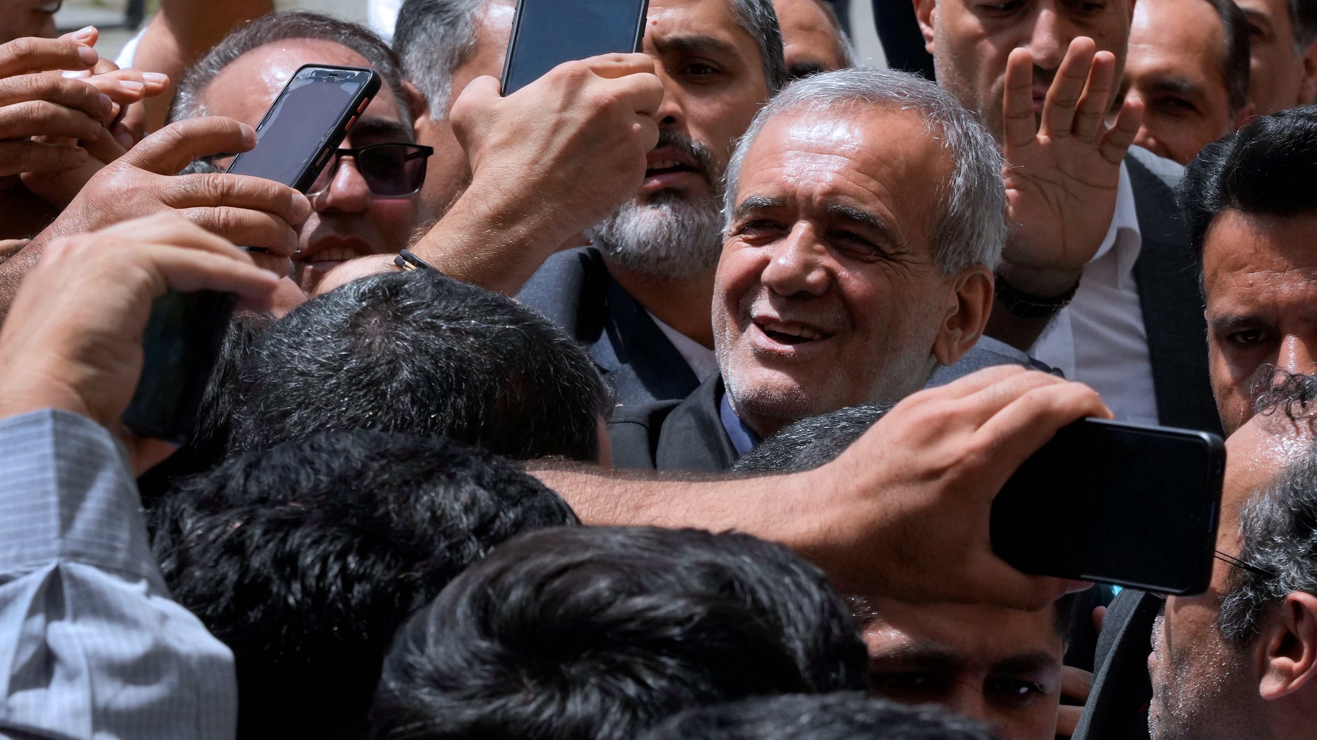 Il riformista Pezeshkian è il nuovo presidente dell'Iran