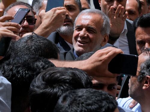 Il riformista Pezeshkian è il nuovo presidente dell'Iran