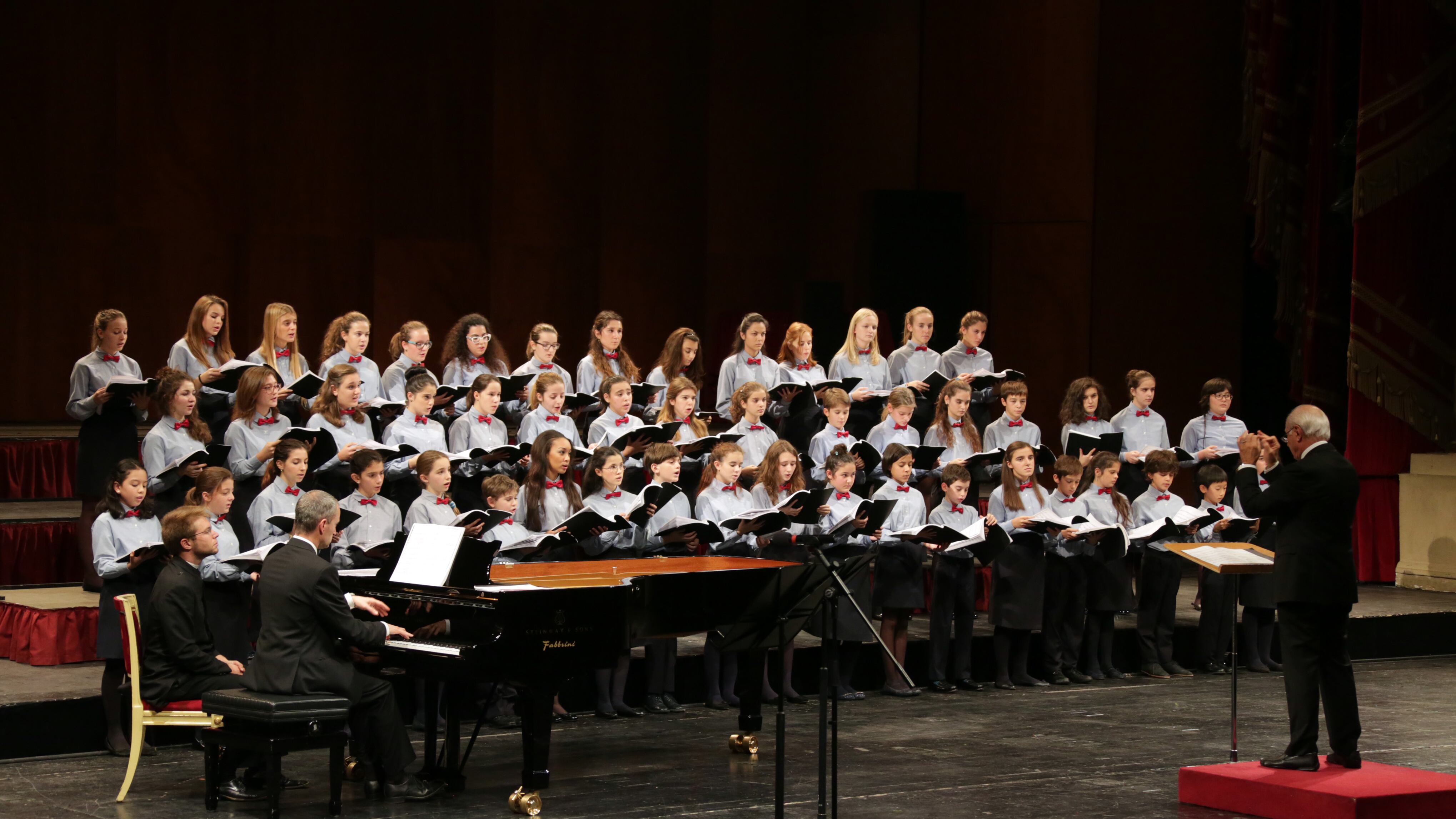I "pulcini" della Scala cantano per i bimbi