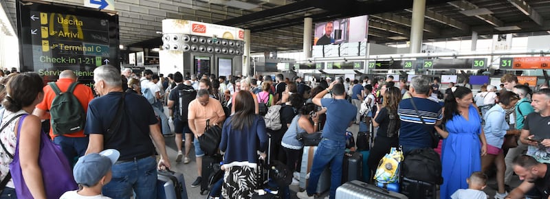 Etna: tornano normali le attività di volo all’aeroporto di Catania