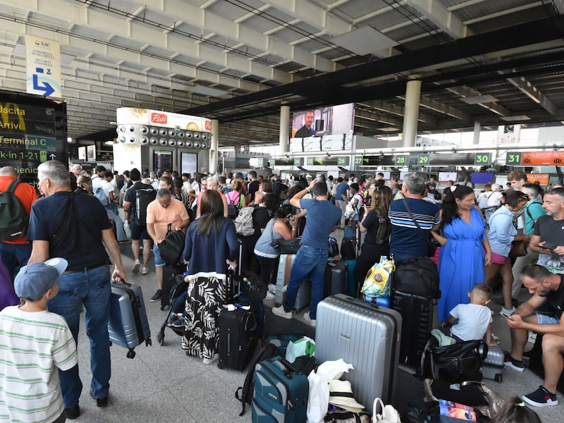 Etna: tornano normali le attività di volo all’aeroporto di Catania