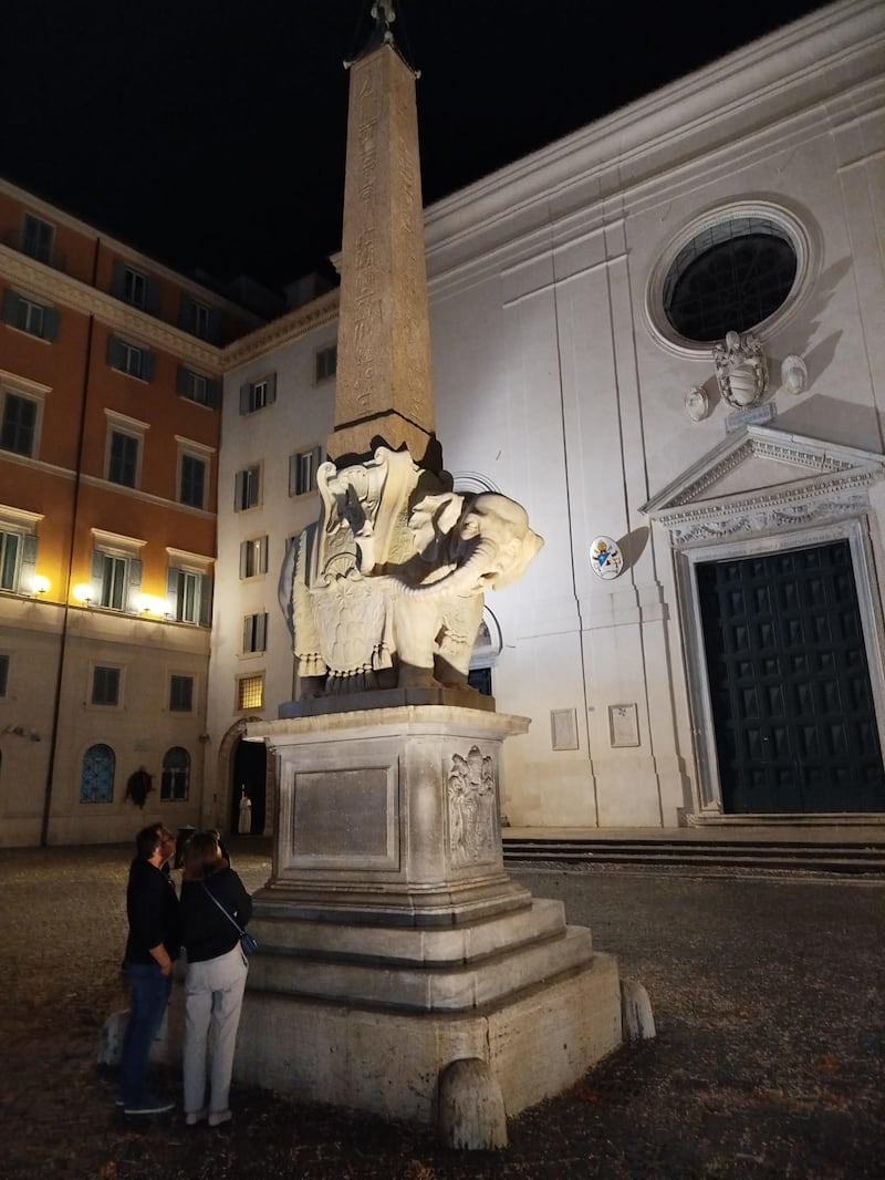 Danneggiato l'elefantino del Bernini a Roma: le foto 5
