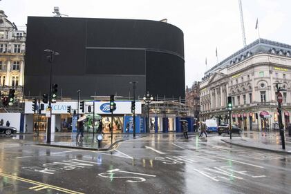 Londra, spenti per restyling i celebri schermi di Piccadilly Circus 7