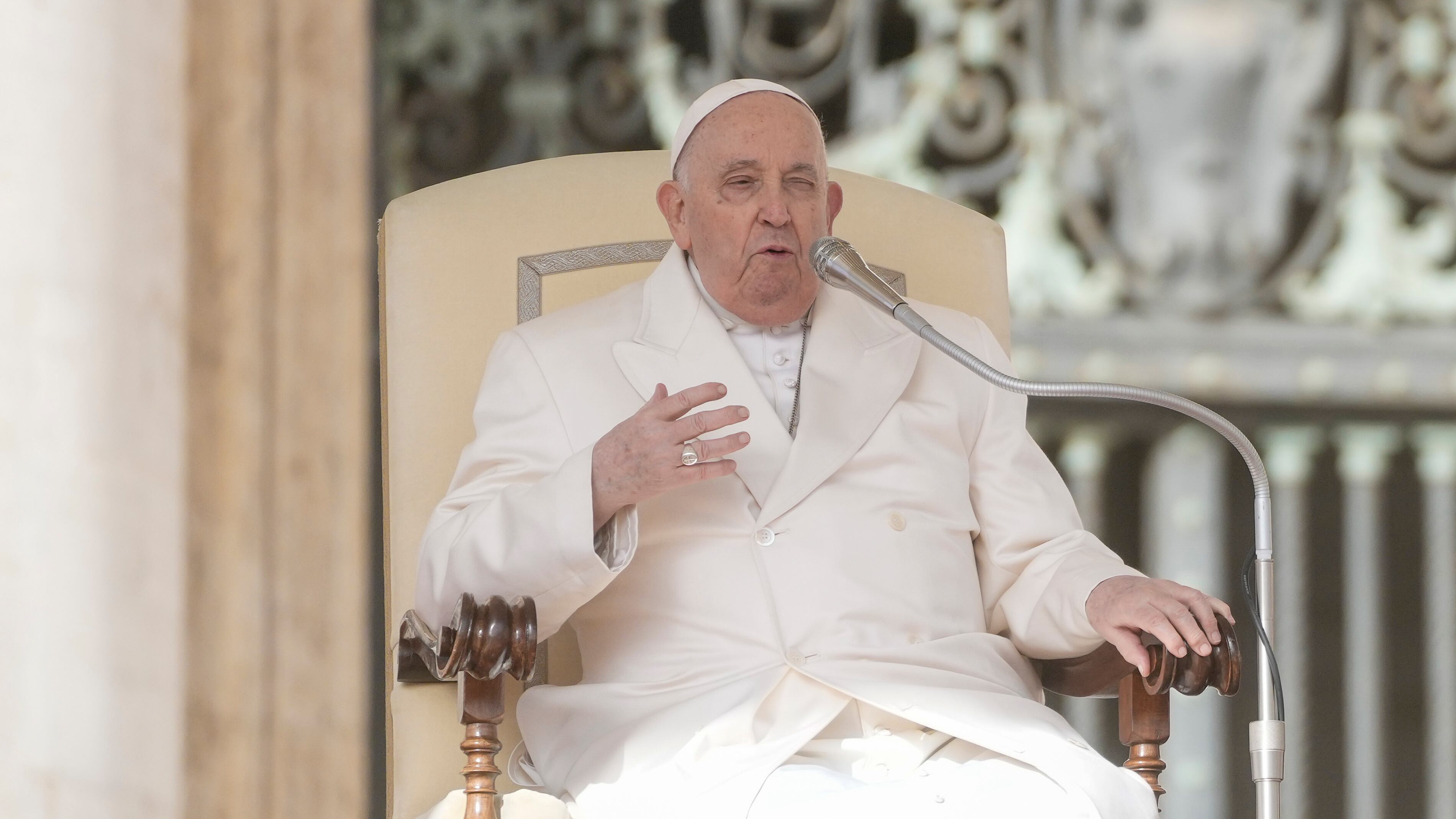 Kiev al Papa: "Mai bandiera bianca"