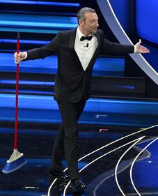 Sanremo, le immagini della seconda serata del Festival 2