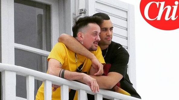 Mahmood e il produttore Dardust momenti di intimità a Mykonos