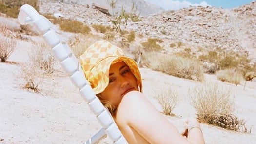 Miley Cyrus nuda su Instagram e i followers si infiammano