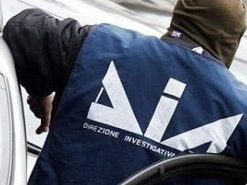 Il commercialista che intascava i soldi dei boss: sequestrata palazzina alla moglie