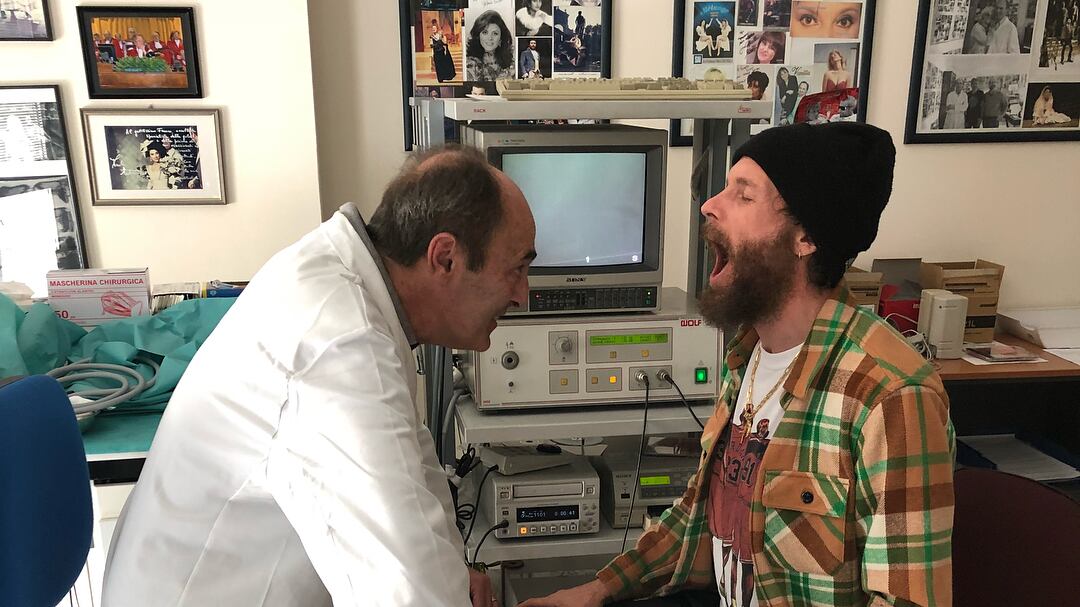Jovanotti annulla concerto di Bologna: problema a corde vocali