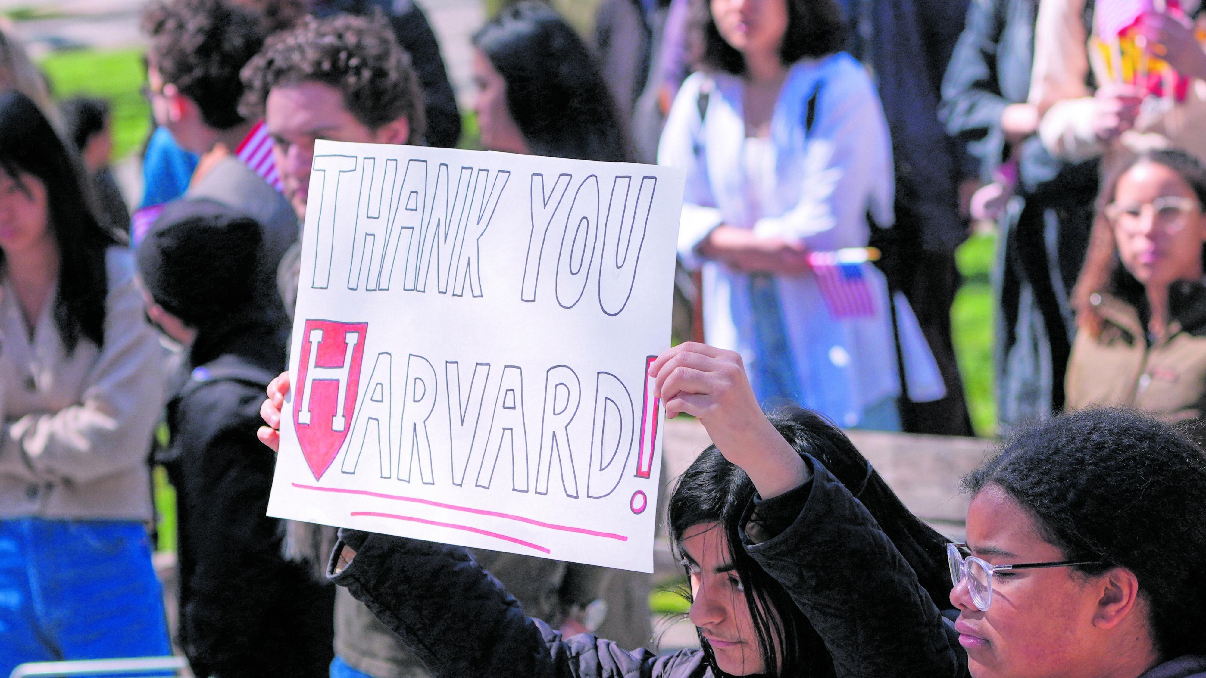 Mezza retromarcia dell'amministrazione Usa. "La mail contro Harvard partita per errore"