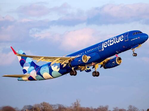 JetBlue, Airbus sfiora collisione con aereo cisterna Usa: cosa è successo