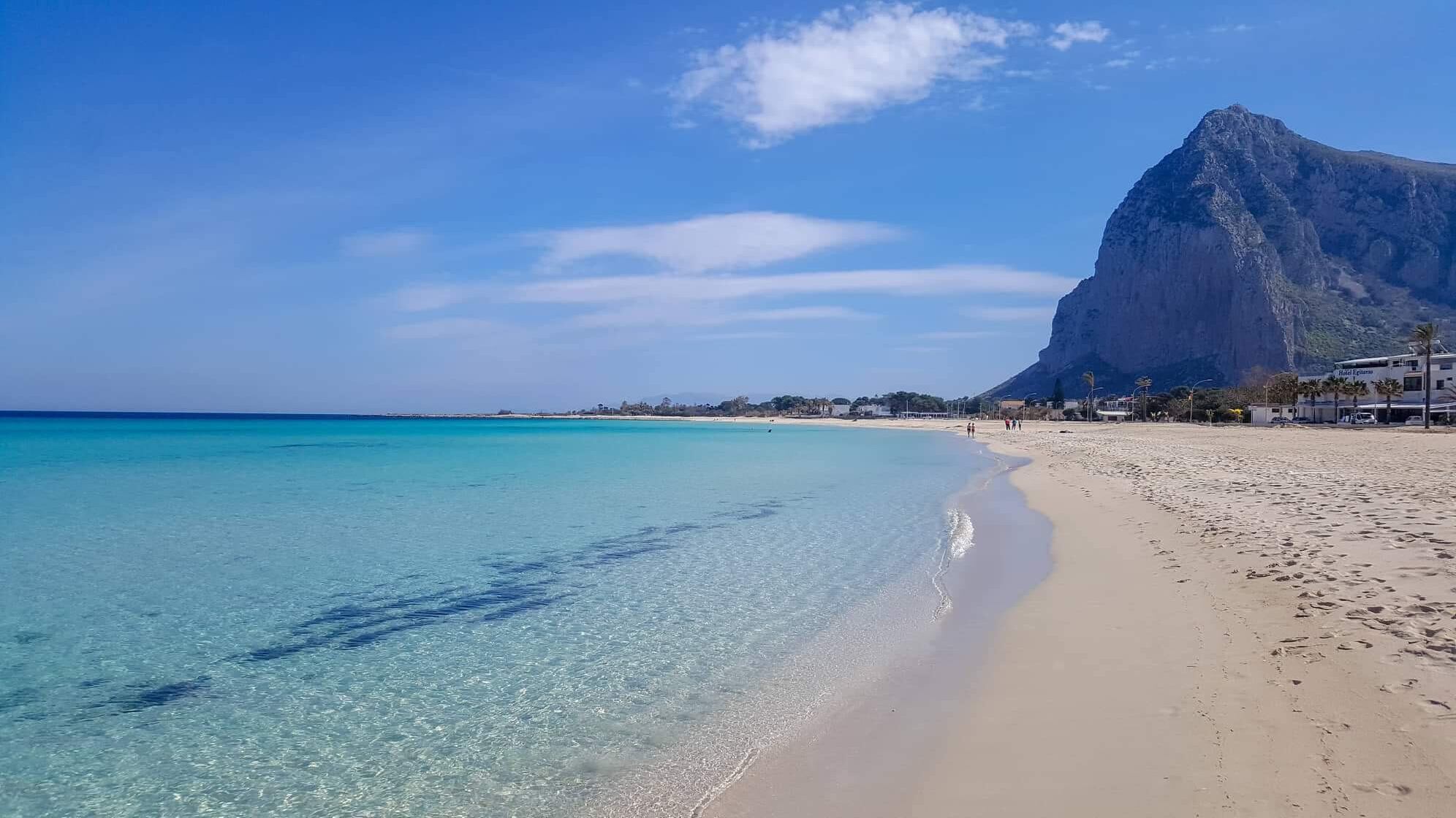 Sardegna e Sicilia vogliono il "passaporto sanitario", il governo dice no