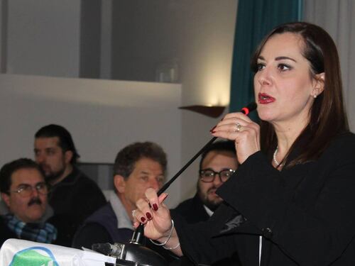 Il triste debutto della deputata azzurra. Subentra a Fasano scomparso e vota subito