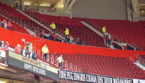 Paura a Manchester, l'evacuazione dell'Old Trafford 14