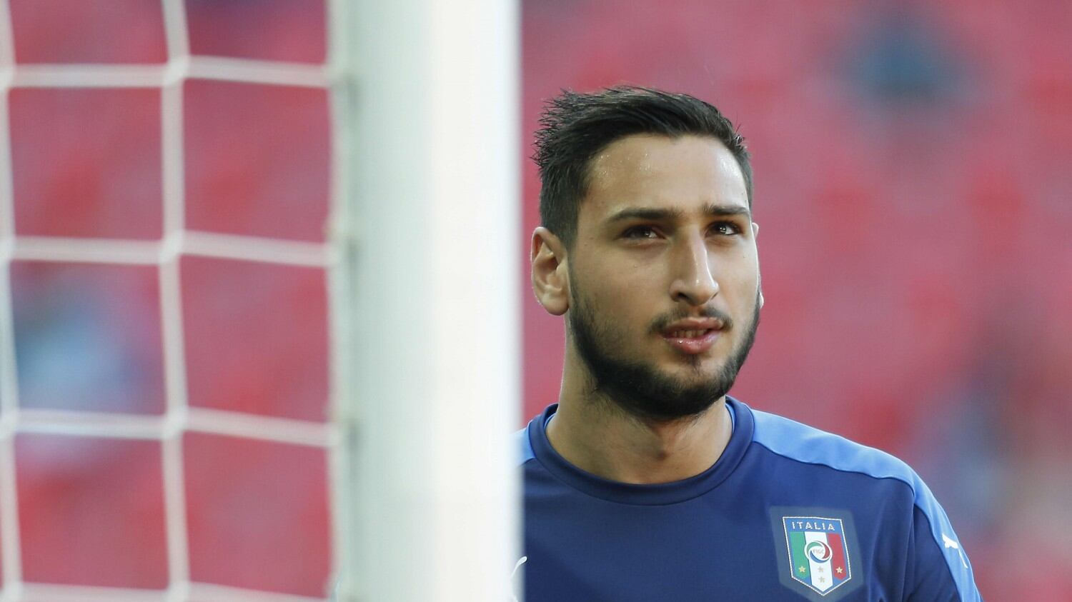 Il Milan trova l'intesa con portiere e famiglia. Ma Raiola non firma