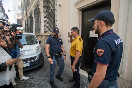 Dai sotterranei fanno un buco ed entrano da Bulgari: bottino di 500mila euro 6