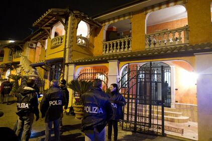Casamonica, una vita da nababbi tra ferrari e ville con piscina 18