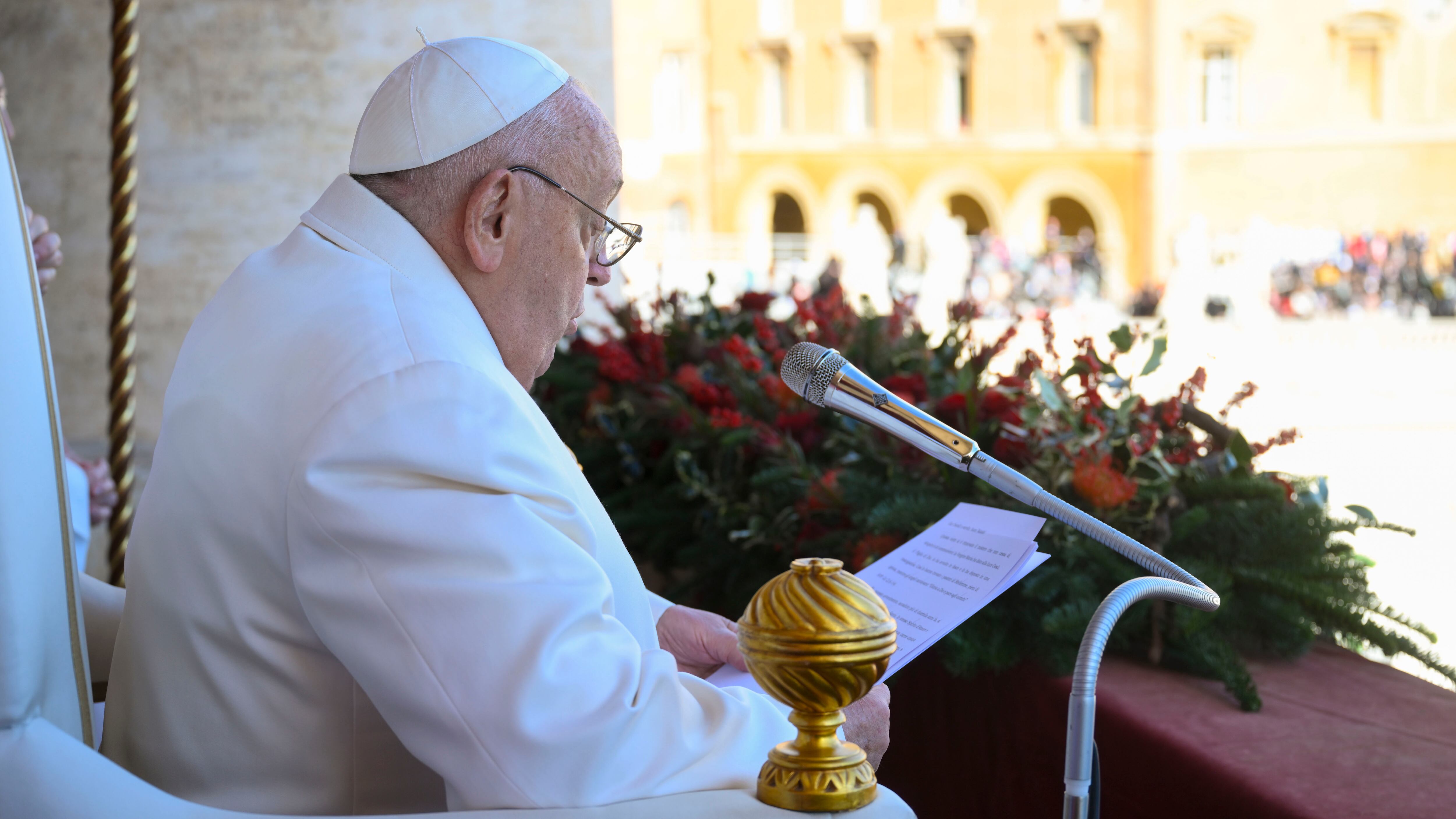 “Gesù è porta di salvezza”. La benedizione “urbi et orbi” del Papa