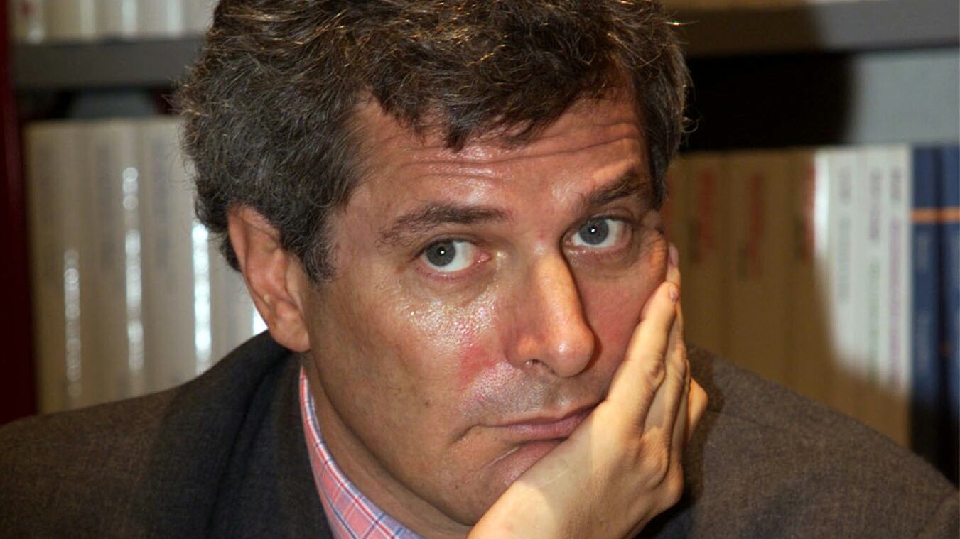 Tra Lanzichenecchi e Dowtown Abbey: i social sbeffeggiano Alain Elkann