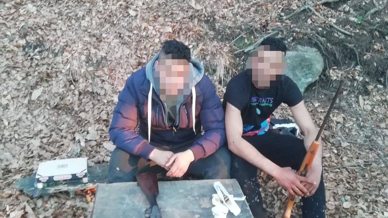 Sei arresti: incastrati dai selfie con armi e droga