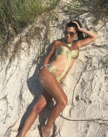 Sorelle Kardashian: lati b per una sfida hot 17