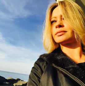 Anna Falchi, bacio hot per i fan 21