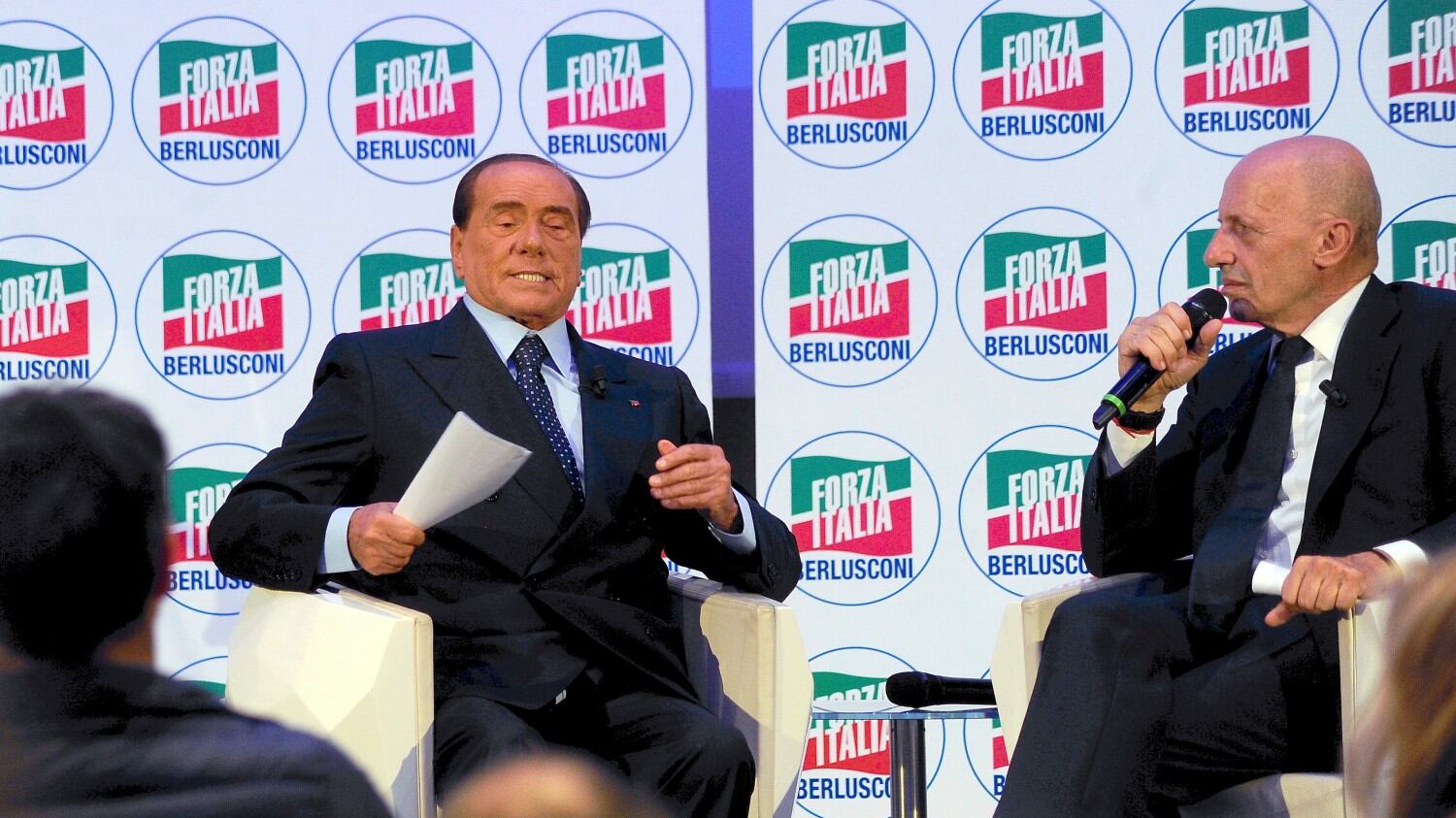 Berlusconi smonta la manovra: "Il reddito minimo è una bufala"