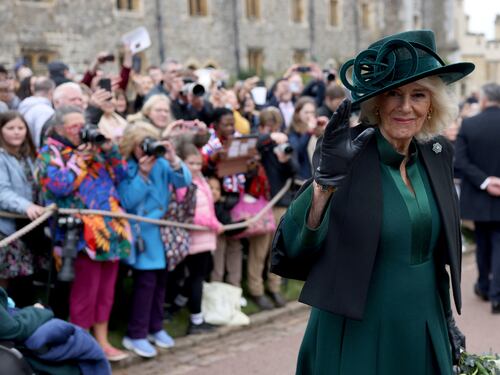 “Carlo è vulnerabile”. La reazione di Camilla all’arrivo di Harry a Londra