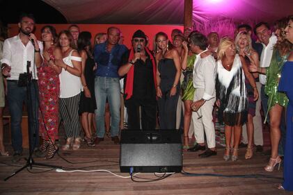 La "dolce vita" di Luciano Moggi in Versilia 3