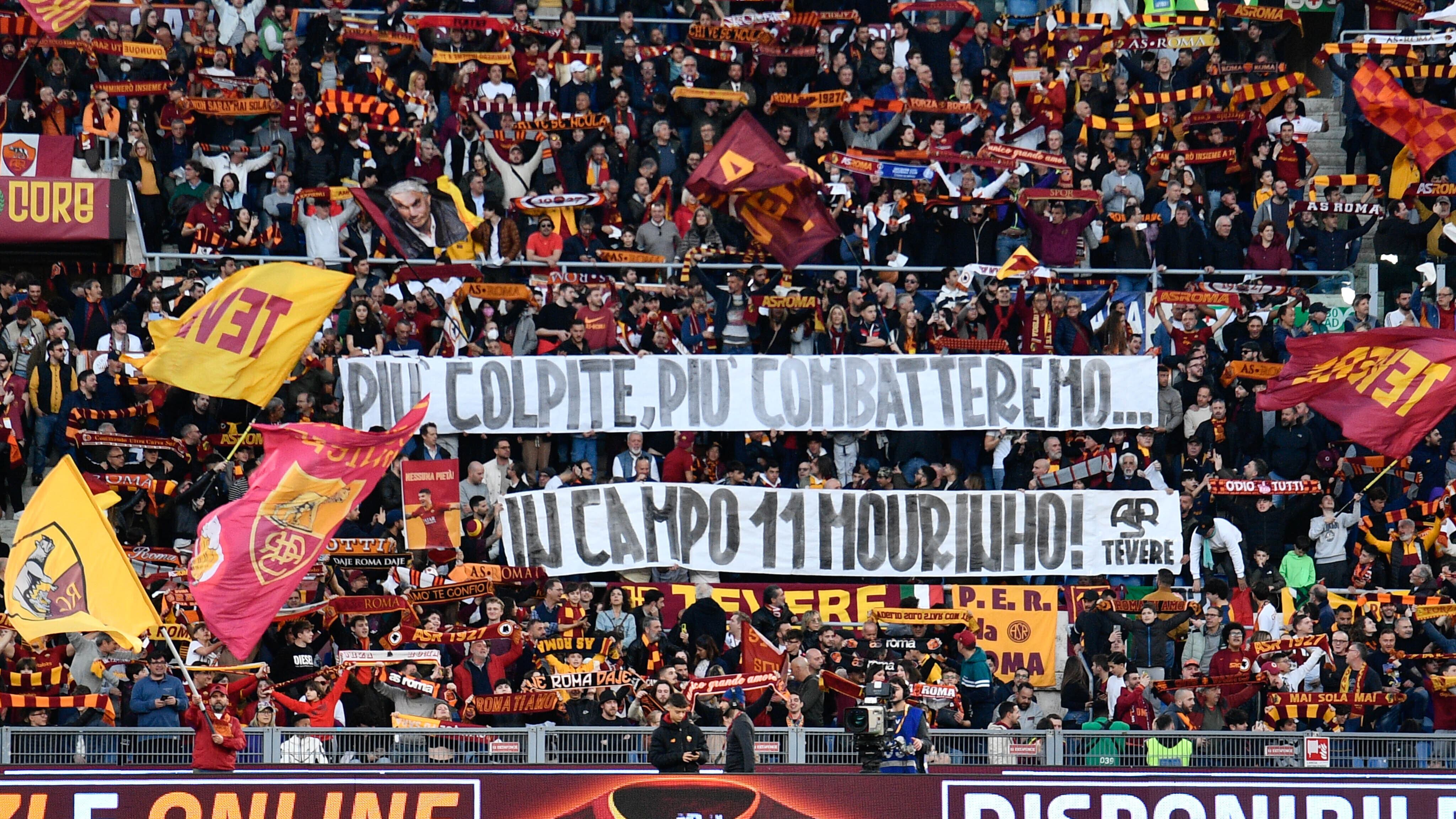 Roma, il veleno di Mou fa perdere la testa tra "pañolada" e rossi